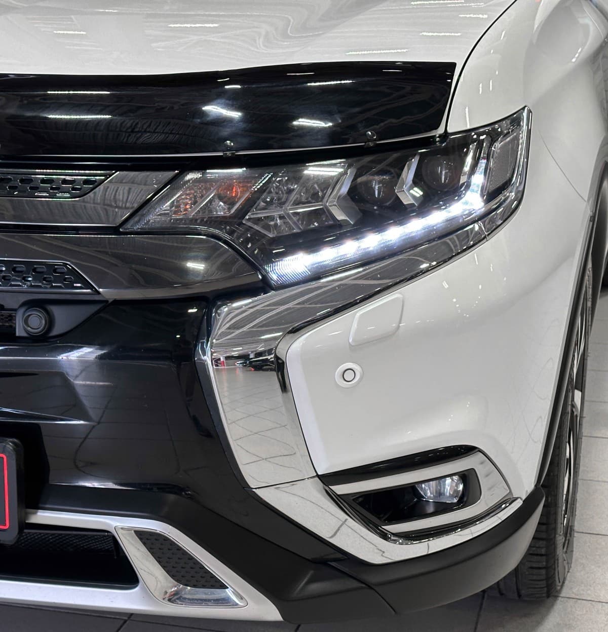 Mitsubishi Outlander - 4